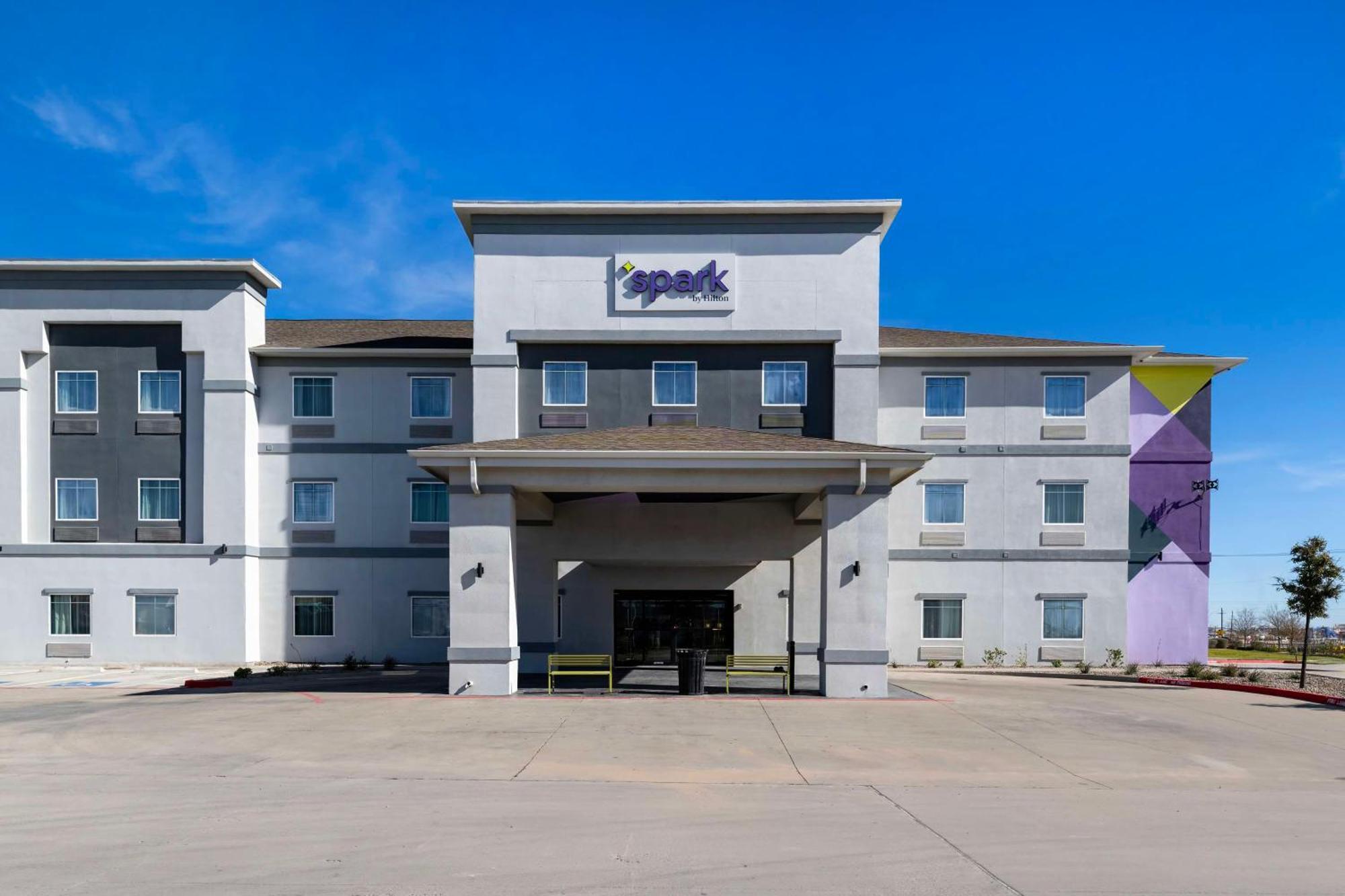 Spark By Hilton Midland South Exterior photo
